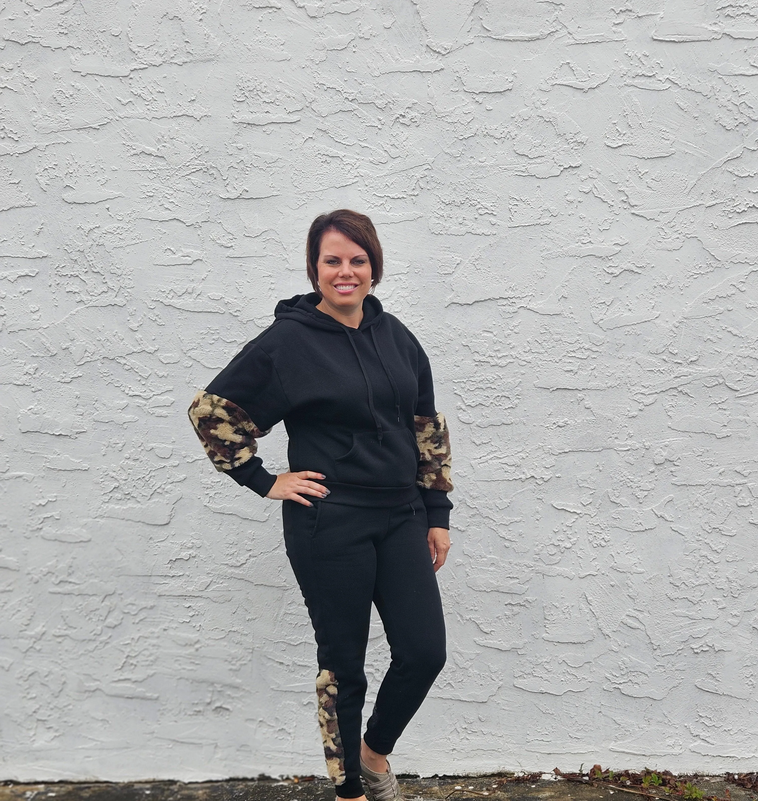 Loungewear Hoodie Camo Set in in Black